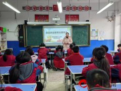 <b>步强化了食物平安认识</b>